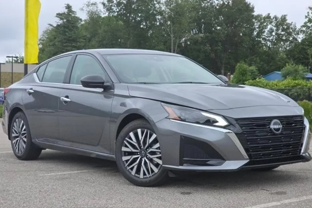 2025 Nissan Altima 2.5 SV photo 1
