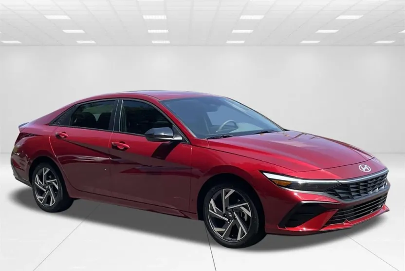 2025 Hyundai Elantra SEL Sport photo 1