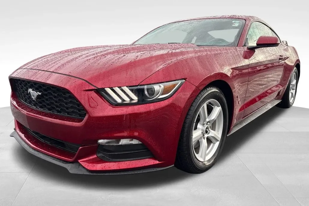2017 Ford Mustang V6 photo 1