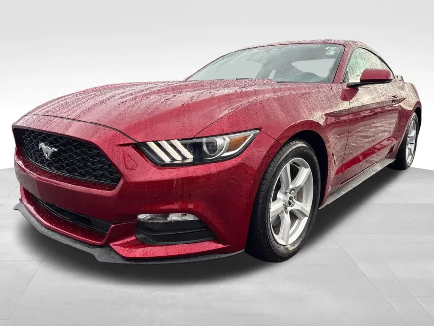2017 Ford Mustang V6 photo 1