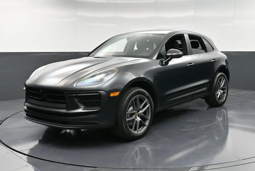 2026 Porsche Macan T photo 1