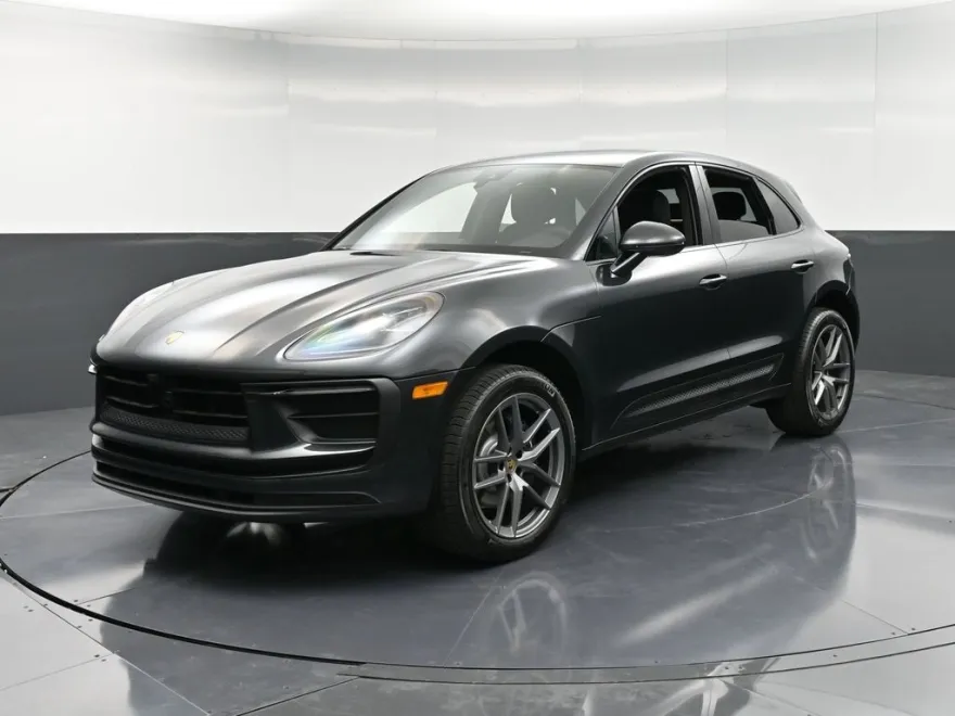 2026 Porsche Macan T photo 1