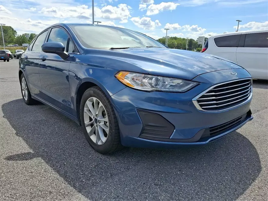 2019 Ford Fusion SE photo 1