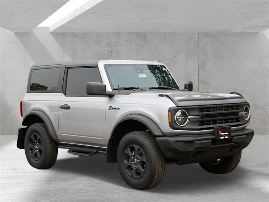 2023 Ford Bronco Base photo 1