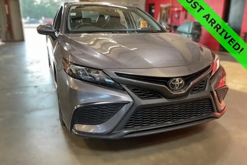 2024 Toyota Camry SE photo 1