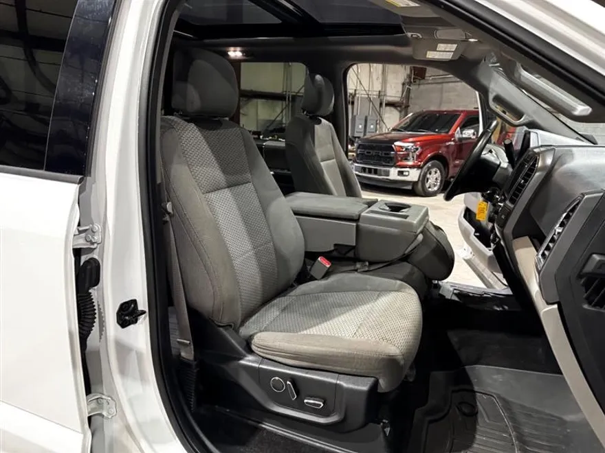 2016 Ford F-150 XLT photo 27