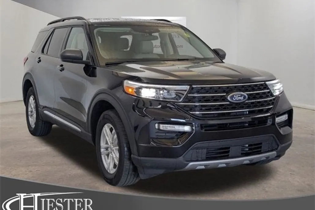 2024 Ford Explorer XLT photo 1