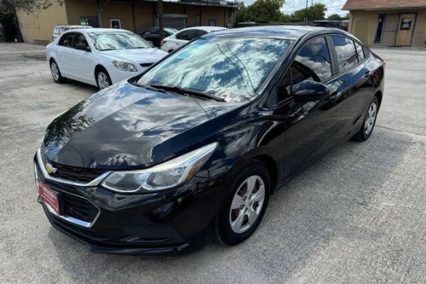 2016 Chevrolet Cruze LS photo 1