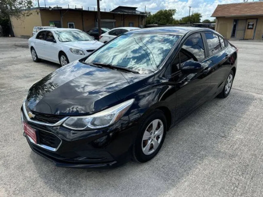 2016 Chevrolet Cruze LS photo 1