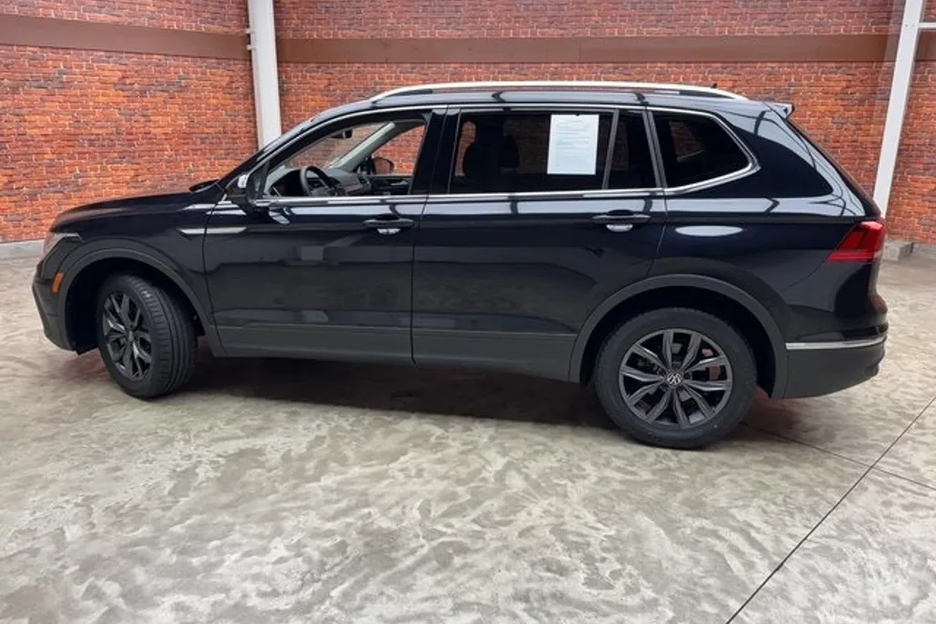 2022 Volkswagen Tiguan SE photo 1