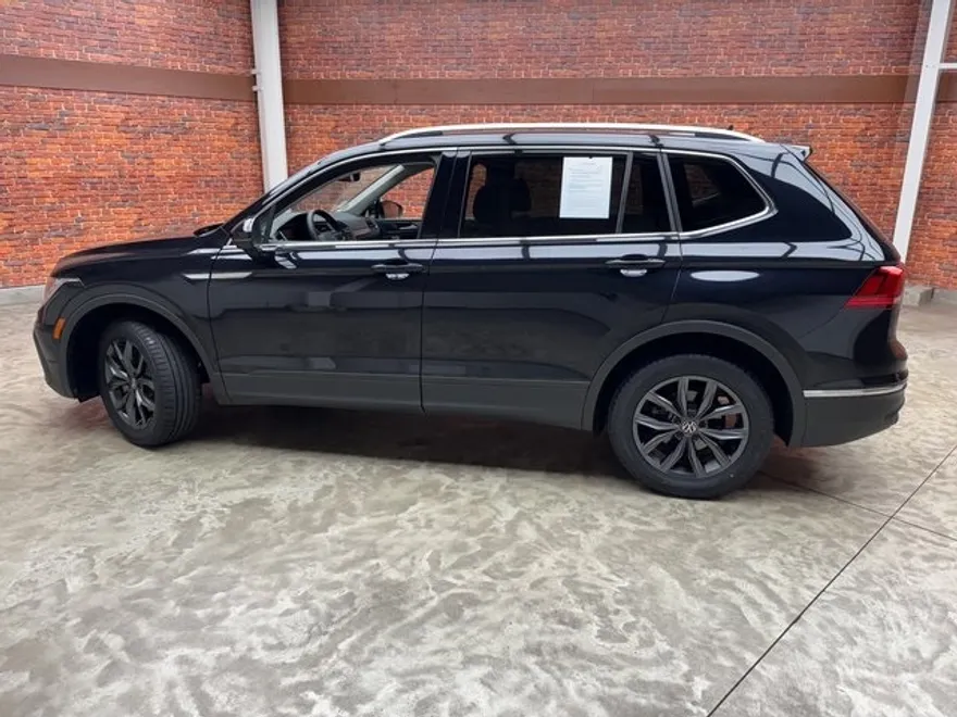 2022 Volkswagen Tiguan SE photo 1