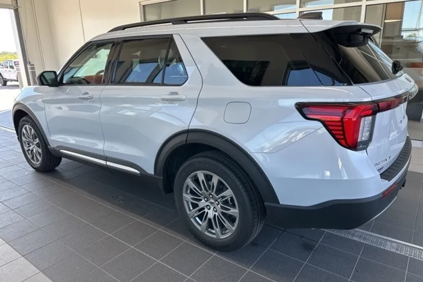 2025 Ford Explorer photo 1