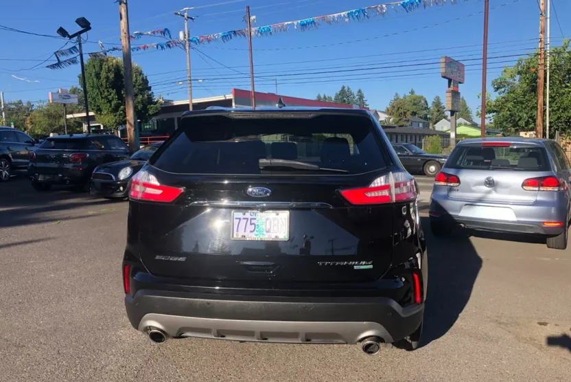 2019 Ford Edge Titanium photo 1