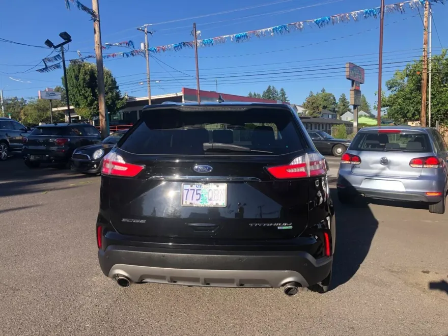 2019 Ford Edge Titanium photo 1