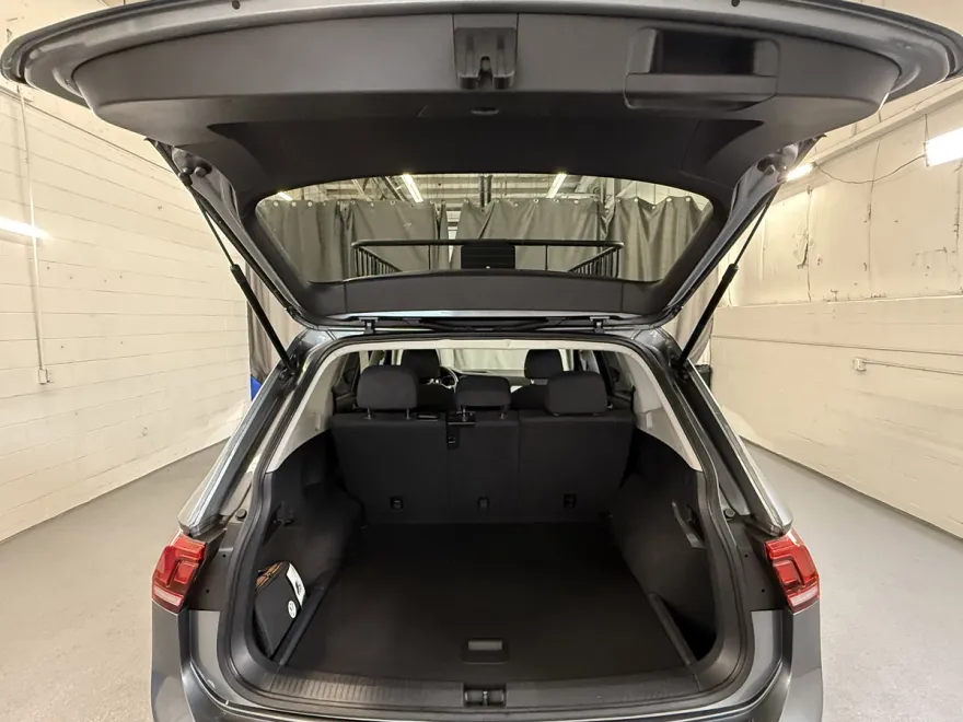 2019 Volkswagen Tiguan S photo 1
