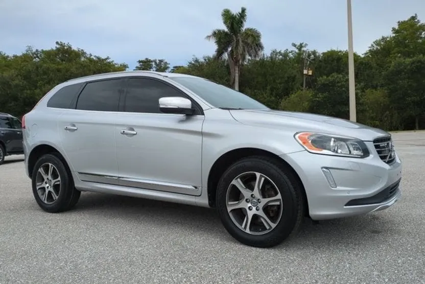 2014 Volvo XC60 T6 Platinum photo 1