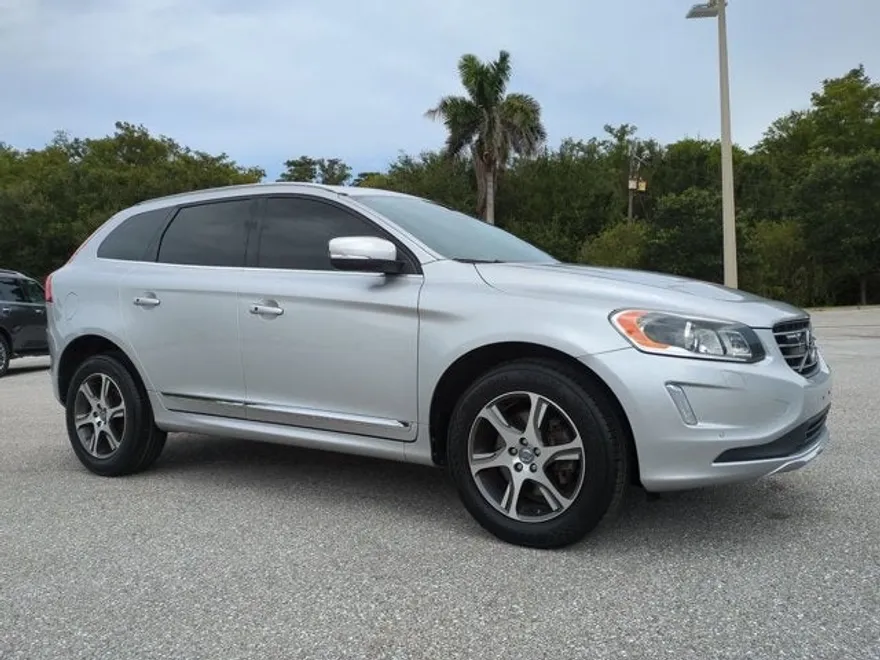 2014 Volvo XC60 T6 Platinum photo 1