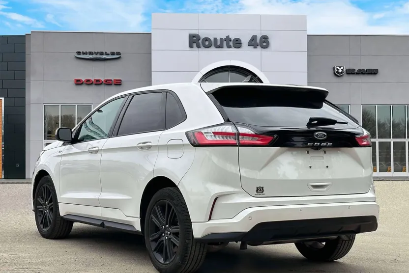 2022 Ford Edge ST-Line photo 1