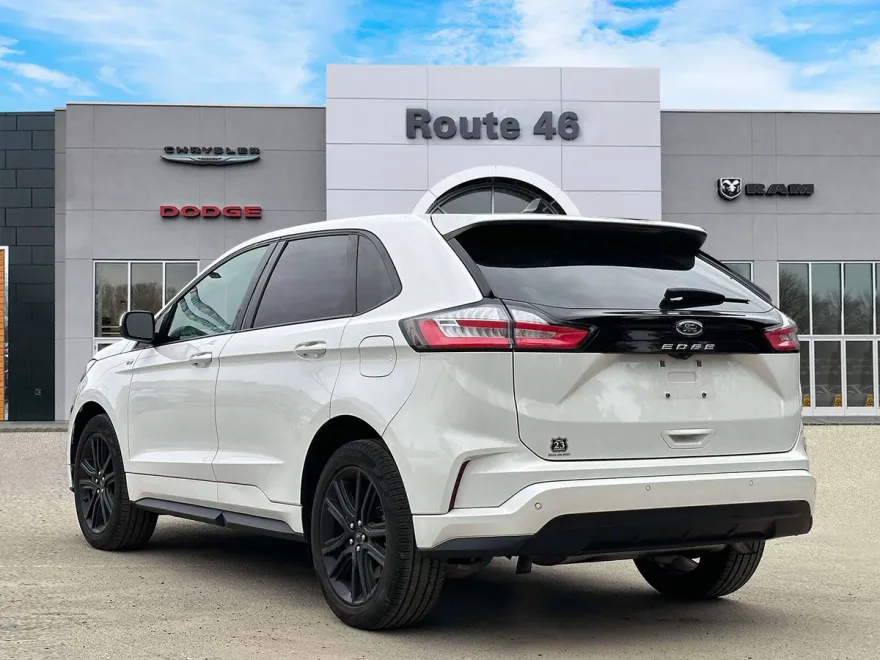2022 Ford Edge ST-Line photo 1