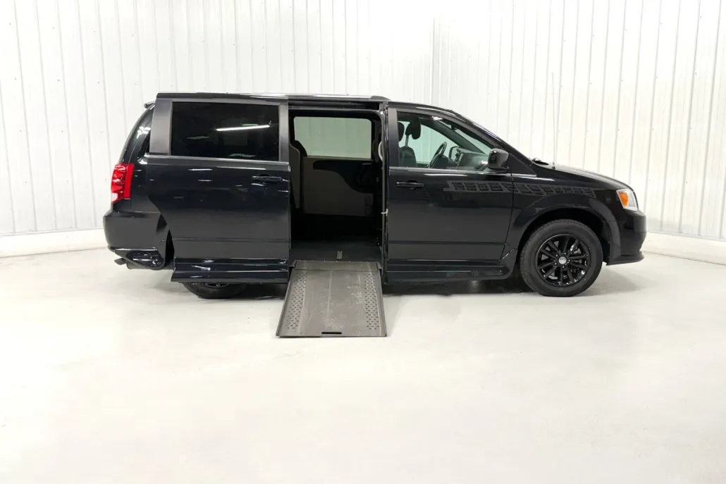 2020 Dodge Grand Caravan SXT photo 1