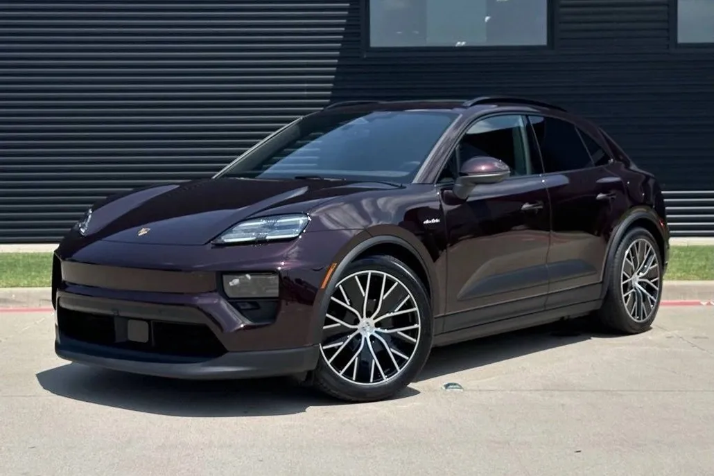 2025 Porsche Macan Electric photo 1