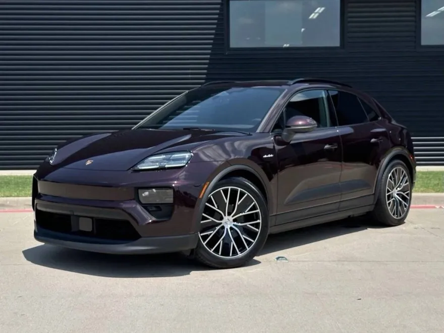 2025 Porsche Macan Electric photo 1
