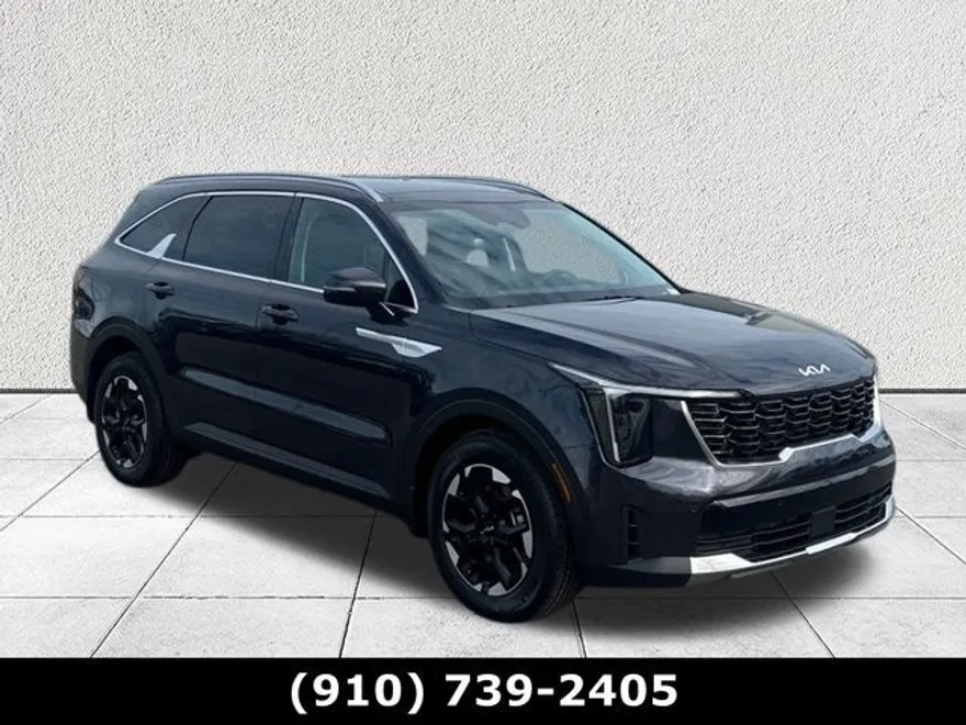 2025 Kia Sorento S photo 1