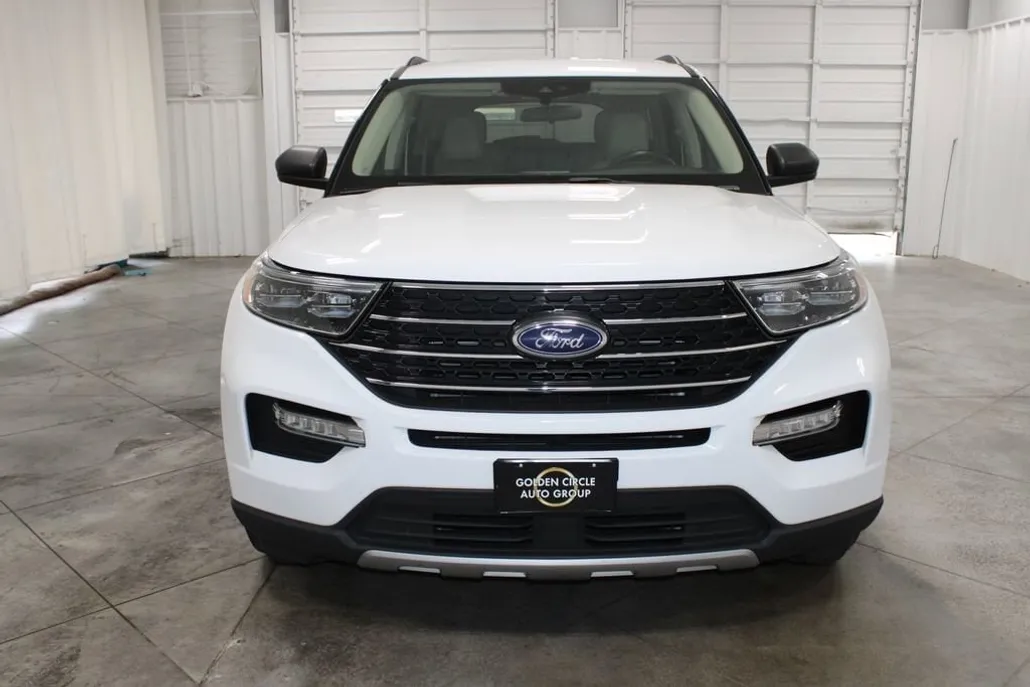 2023 Ford Explorer XLT photo 1