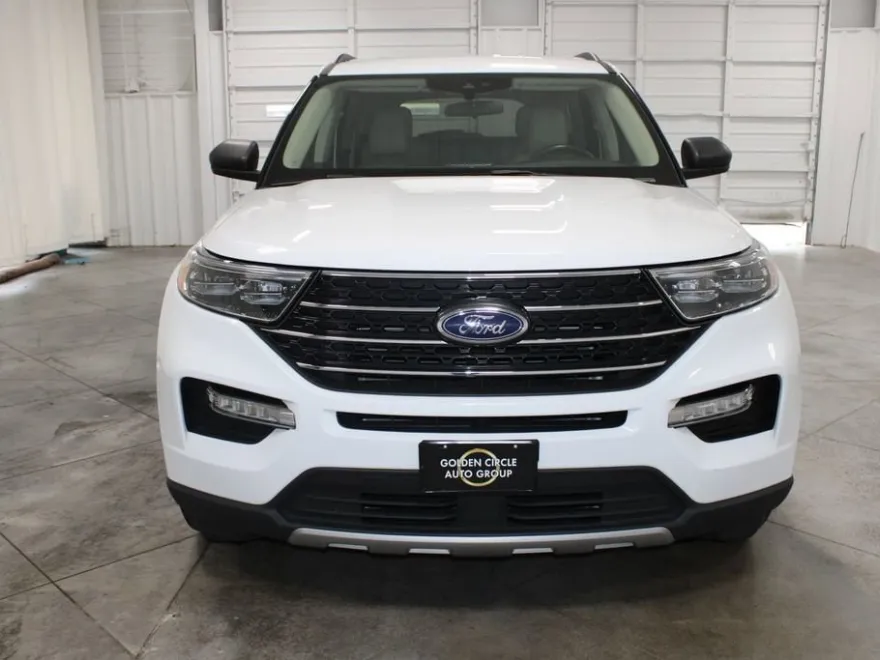 2023 Ford Explorer XLT photo 1