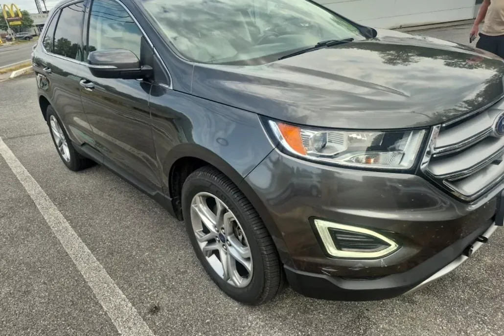 2016 Ford Edge Titanium photo 1