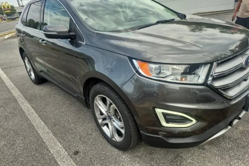 2016 Ford Edge Titanium photo 1