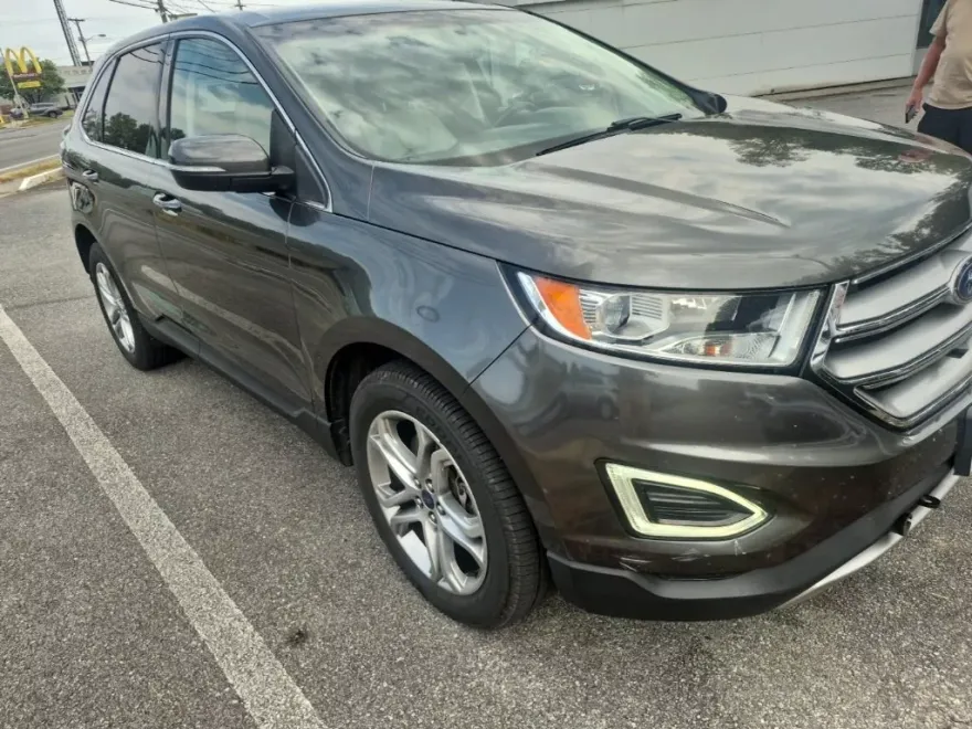 2016 Ford Edge Titanium photo 1