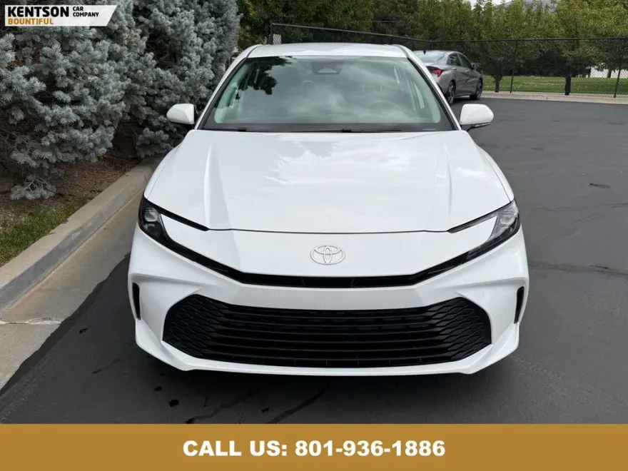 2025 Toyota Camry LE photo 1