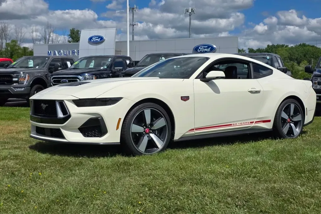 2025 Ford Mustang GT Premium photo 1