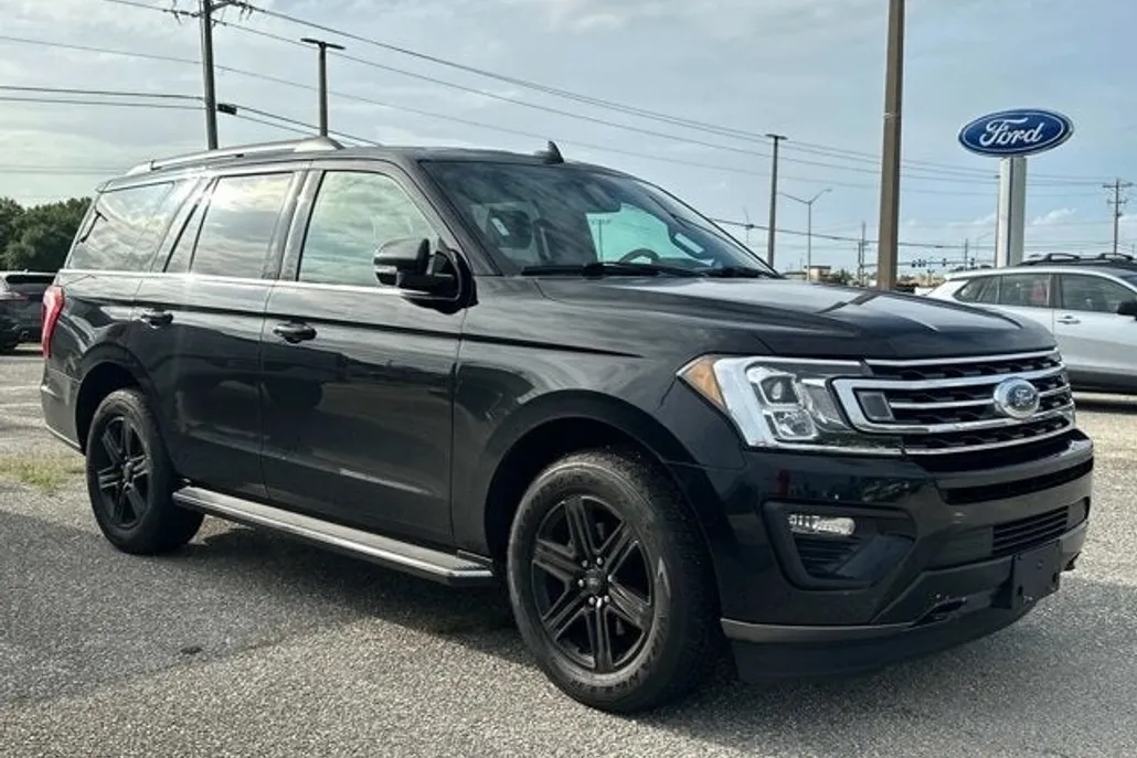 2020 Ford Expedition XLT photo 1
