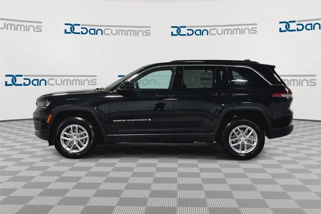 2025 Jeep Grand Cherokee Laredo photo 1