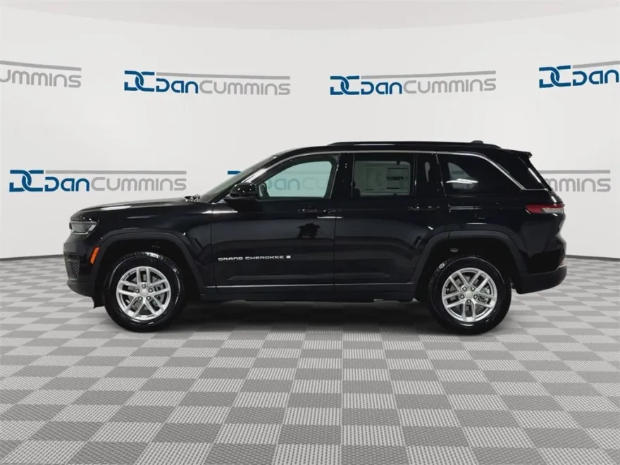 2025 Jeep Grand Cherokee Laredo photo 1