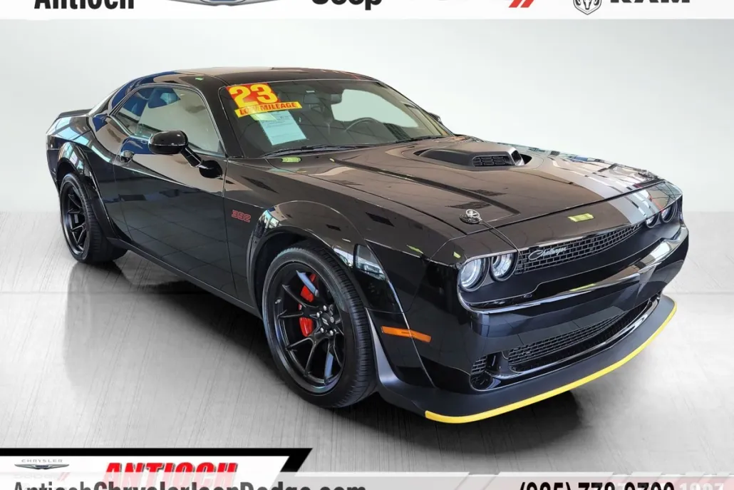 2023 Dodge Challenger R/T Scat Pack Widebody photo 1
