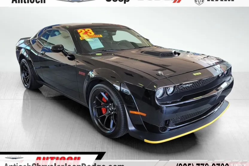 2023 Dodge Challenger R/T Scat Pack Widebody photo 1