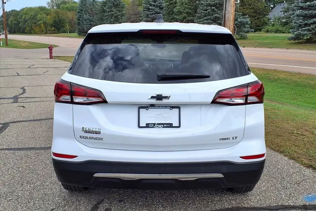 2024 Chevrolet Equinox LT photo 1
