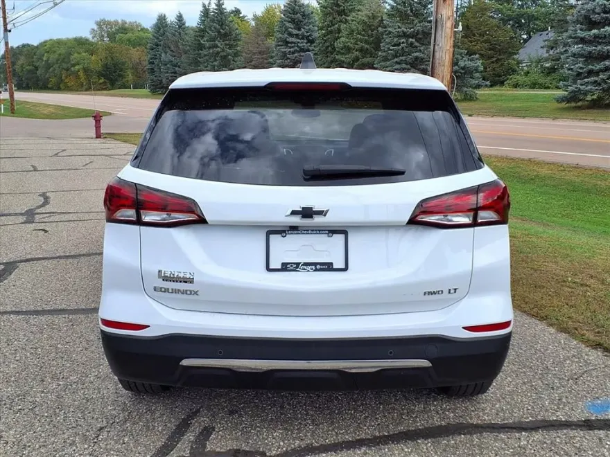 2024 Chevrolet Equinox LT photo 1