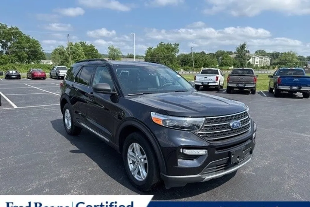 2023 Ford Explorer XLT photo 1