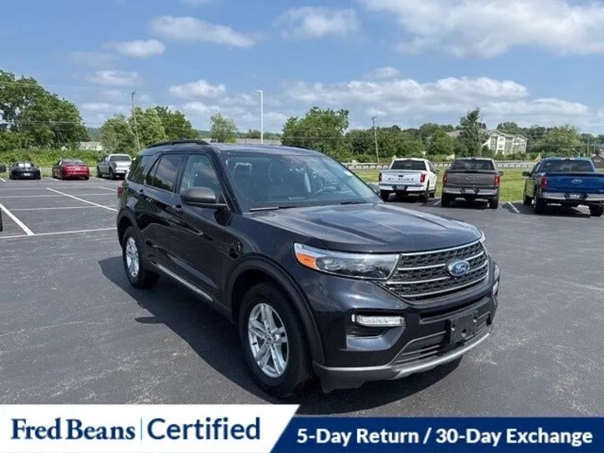 2023 Ford Explorer XLT photo 1