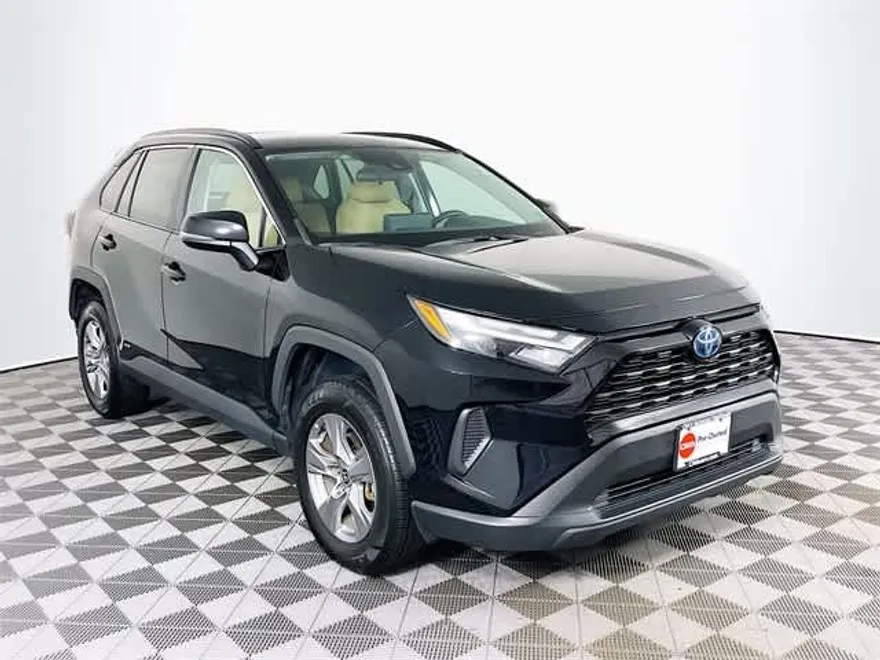 2022 Toyota RAV4 Hybrid XLE photo 1