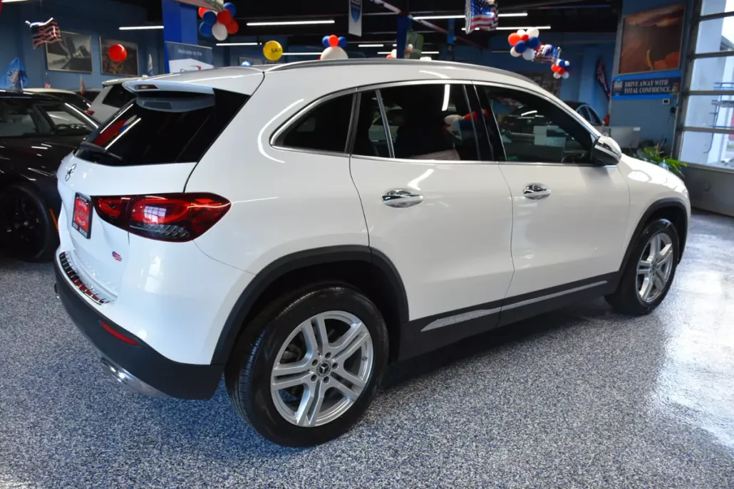 2021 Mercedes Benz GLA 250 photo 1
