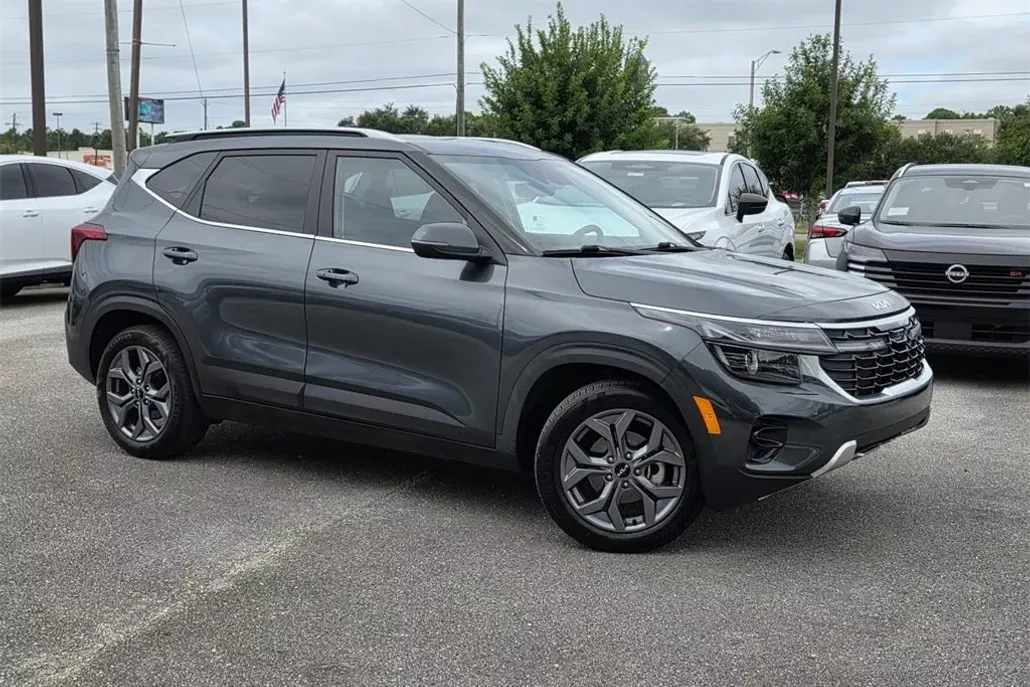2024 Kia Seltos S photo 1