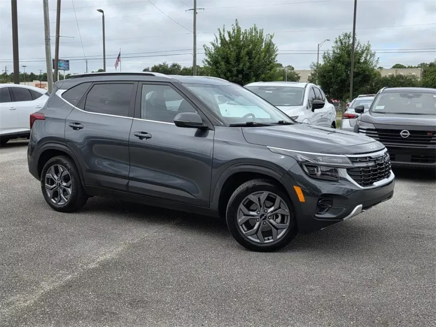 2024 Kia Seltos S photo 1