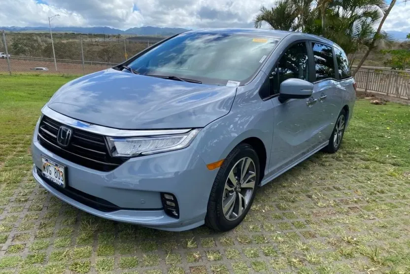2023 Honda Odyssey Touring photo 1