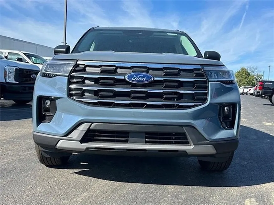 2025 Ford Explorer photo 1