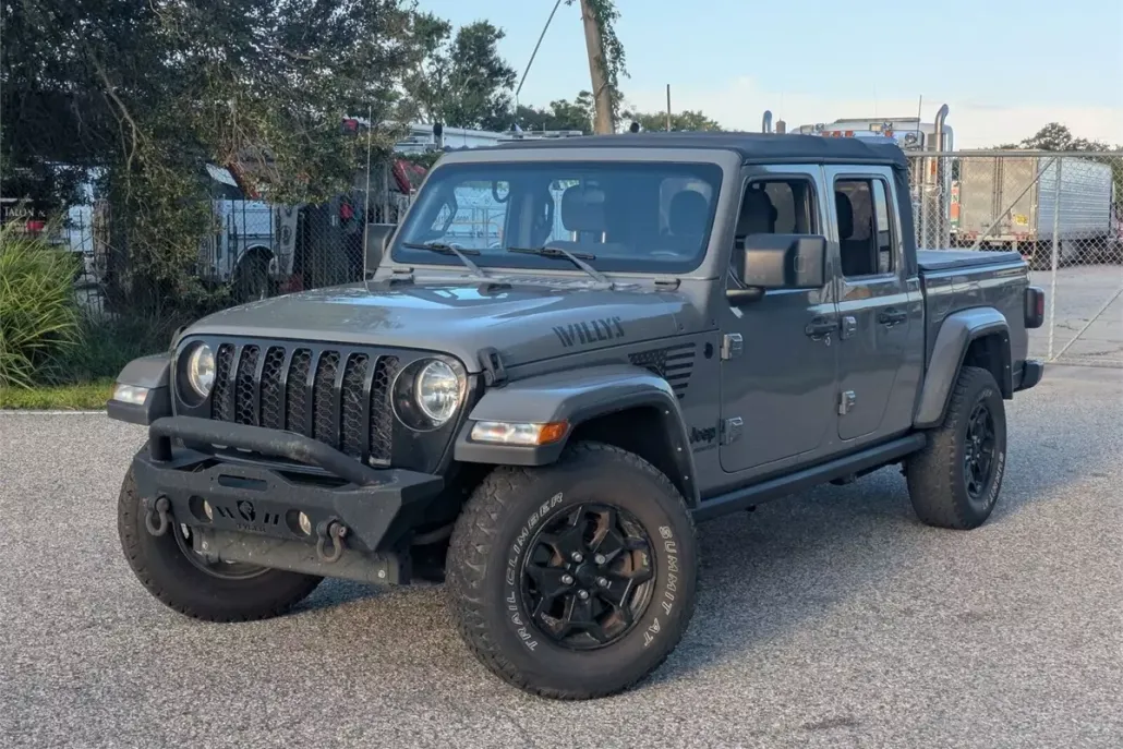 2021 Jeep Gladiator Willys Sport photo 1